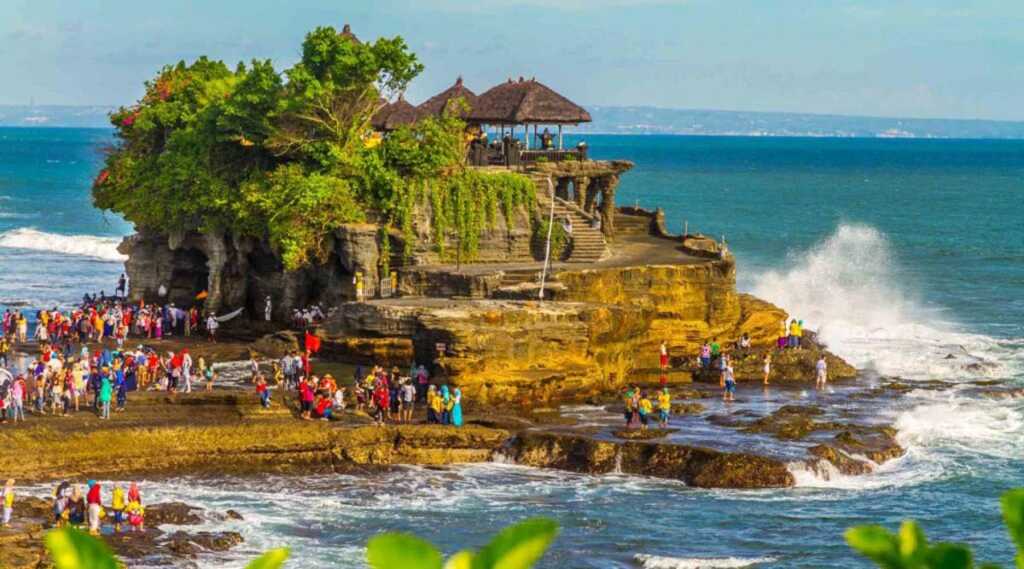 Du lịch Indonesia - Du lịch Bali - Đền Tanah Lot mùa Thu từ Sài Gòn giá tốt