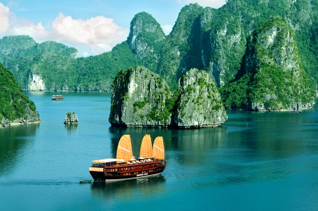 Du lịch Miền Bắc - Quảng Ninh - Tràng An - Bái Đính - Ninh Bình bay Vietnam Airlines từ Sài Gòn