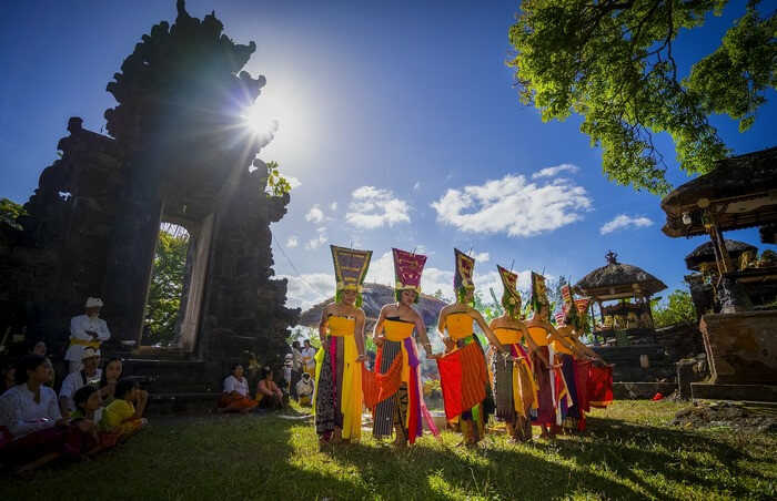 Du lịch Indonesia mùa Thu Bali - Đền Tanah lot từ Sài Gòn giá tốt